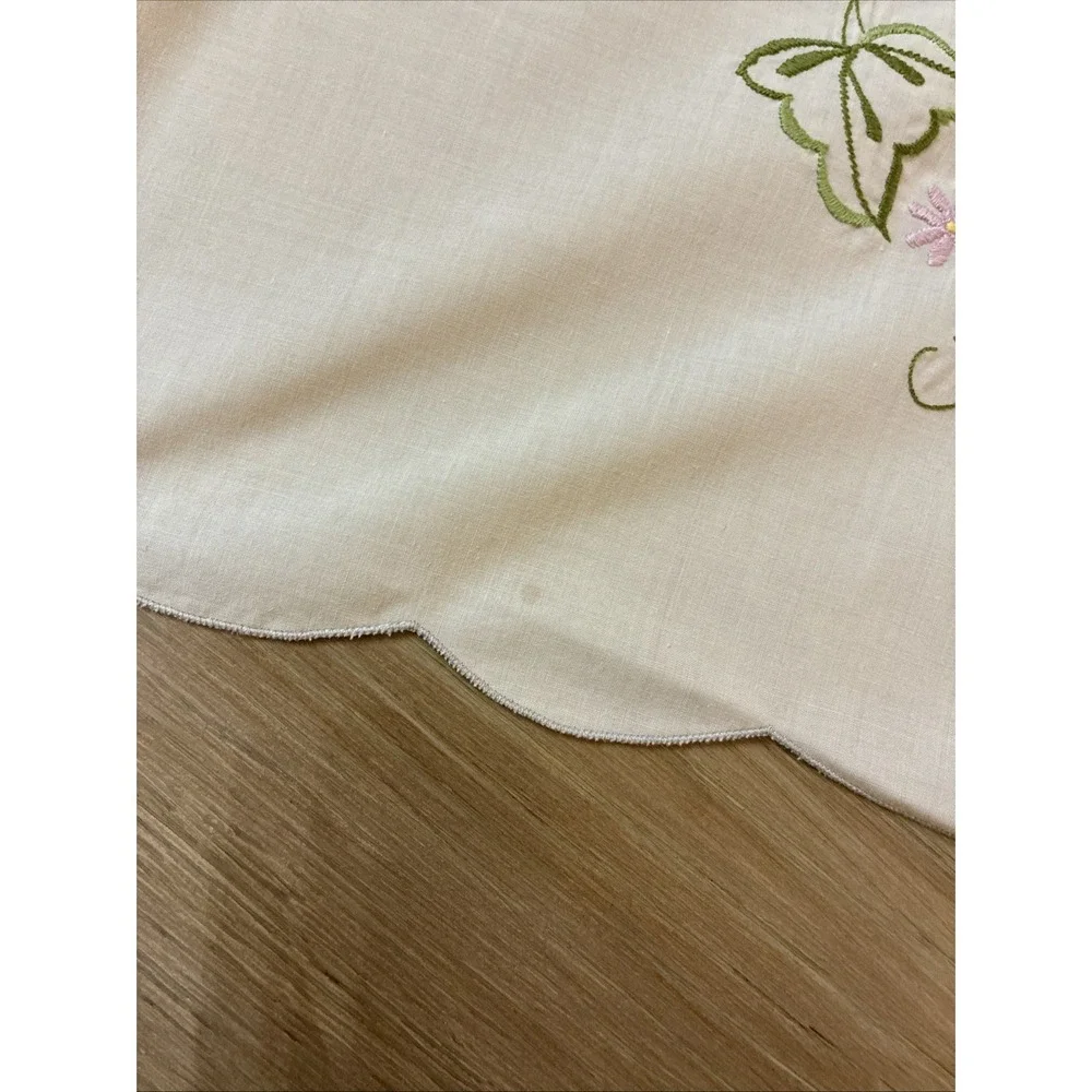 VTG Embroidered Tablecloth & 8 Napkins Cream  Cotton 64x80